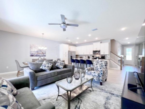 Beautiful 5 Bedroom Town Home with Splash Pool home